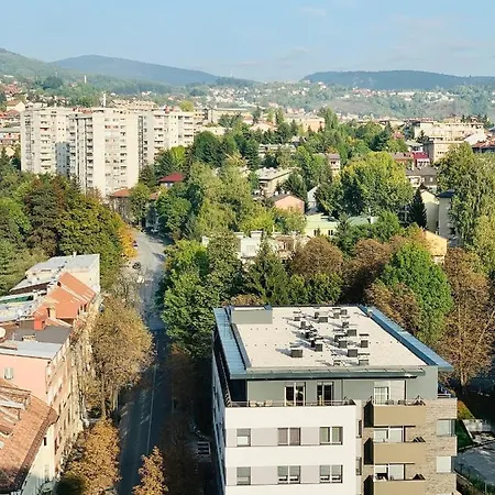 2 Bedroom Penthouse In Center, Free Parking Apartment *