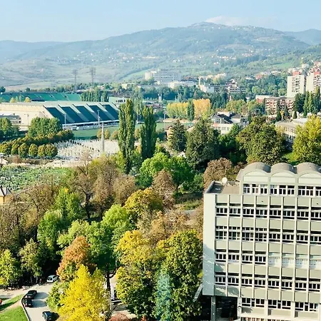 2 Bedroom Penthouse In Center, Free Parking *