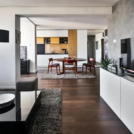 2 Bedroom Penthouse In Center, Free Parking