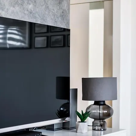 2 Bedroom Penthouse In Center, Free Parking