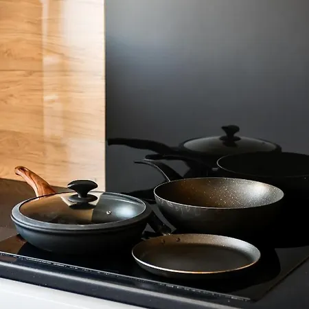 2 Bedroom Penthouse In Center, Free Parking شقة