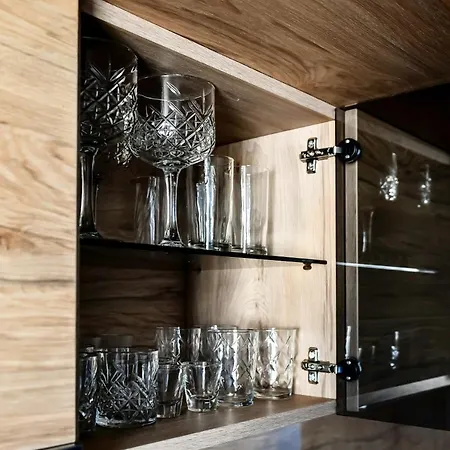 2 Bedroom Penthouse In Center, Free Parking *