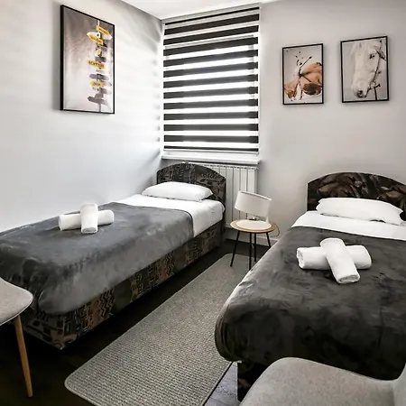 아파트 2 Bedroom Penthouse In Center, Free Parking