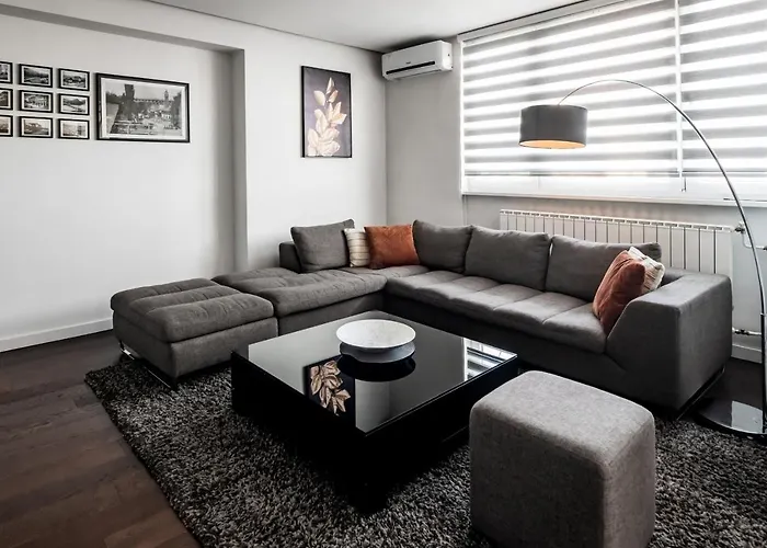 2 Bedroom Penthouse In Center, Free Parking 公寓 *