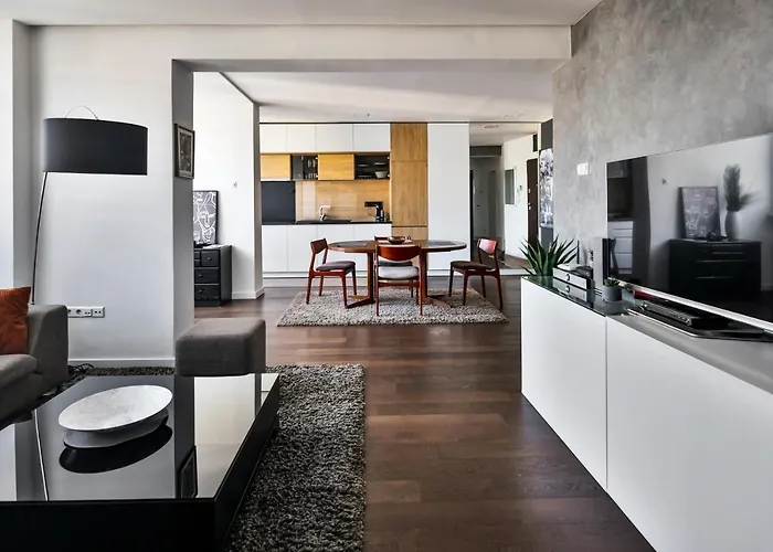 2 Bedroom Penthouse In Center, Free Parking