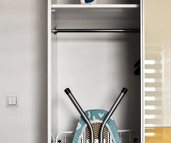 2 Bedroom Penthouse In Center, Free Parking *