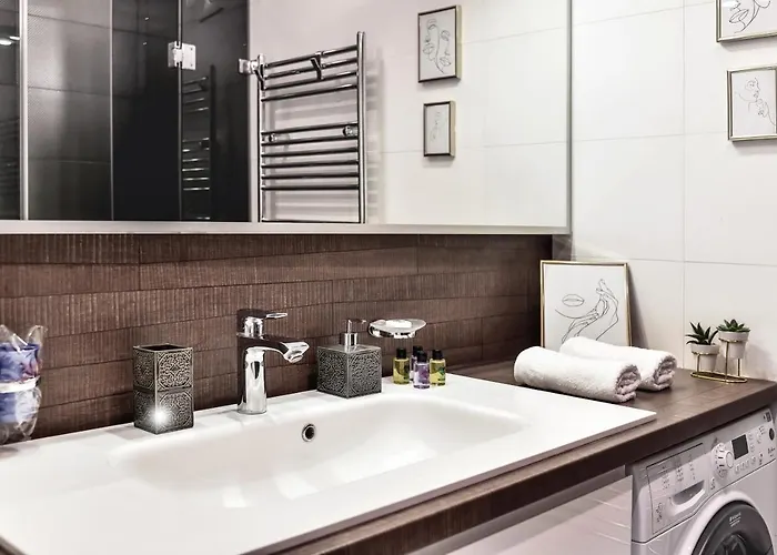 2 Bedroom Penthouse In Center, Free Parking 公寓 *