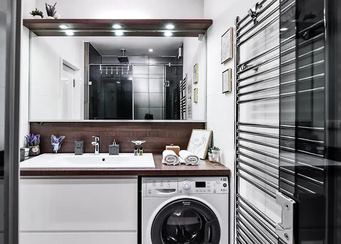 2 Bedroom Penthouse In Center, Free Parking