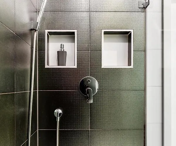 2 Bedroom Penthouse In Center, Free Parking