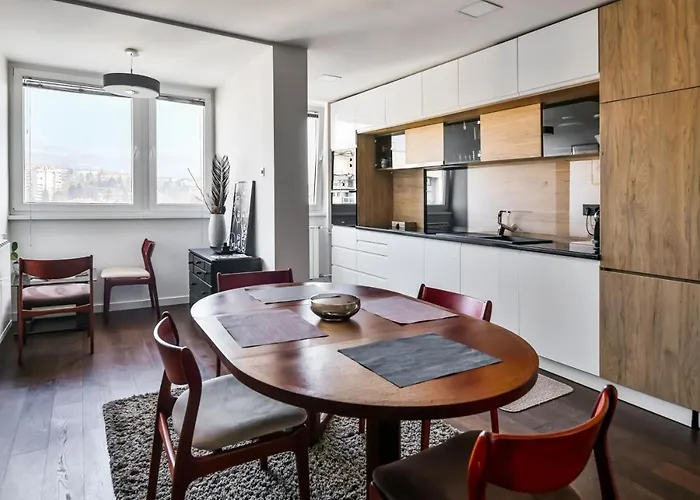 2 Bedroom Penthouse In Center, Free Parking 公寓