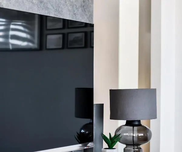 2 Bedroom Penthouse In Center, Free Parking