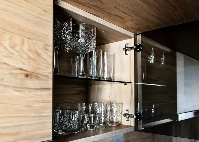 2 Bedroom Penthouse In Center, Free Parking *