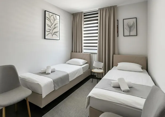 2 Bedroom Penthouse In Center, Free Parking 公寓